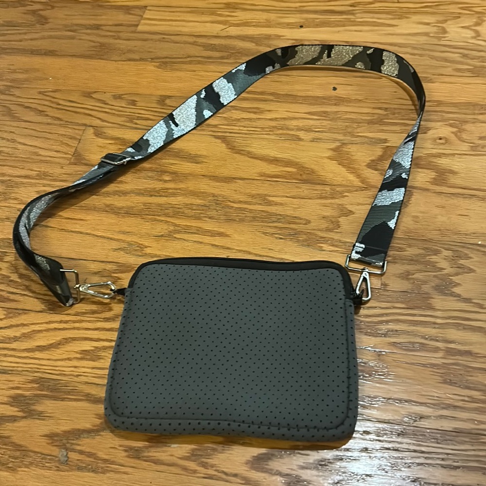 Women’s Gray Zip Up CrossBody Bag with Adjustable / Removable Straps